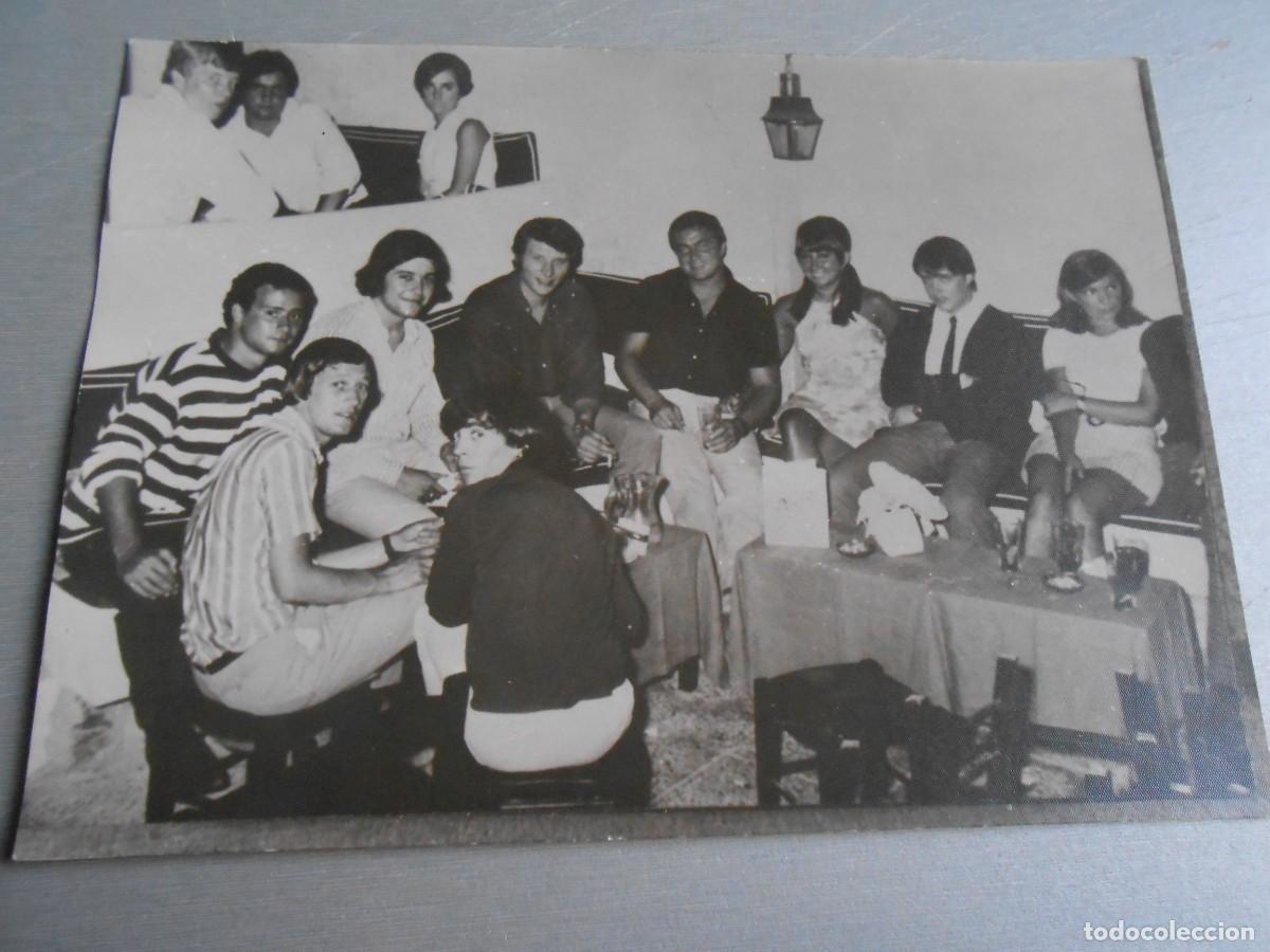 Fotos de Cantantes: Foto de - JOHNNY HALLYDAY -, de 17,5 x 13 cm.