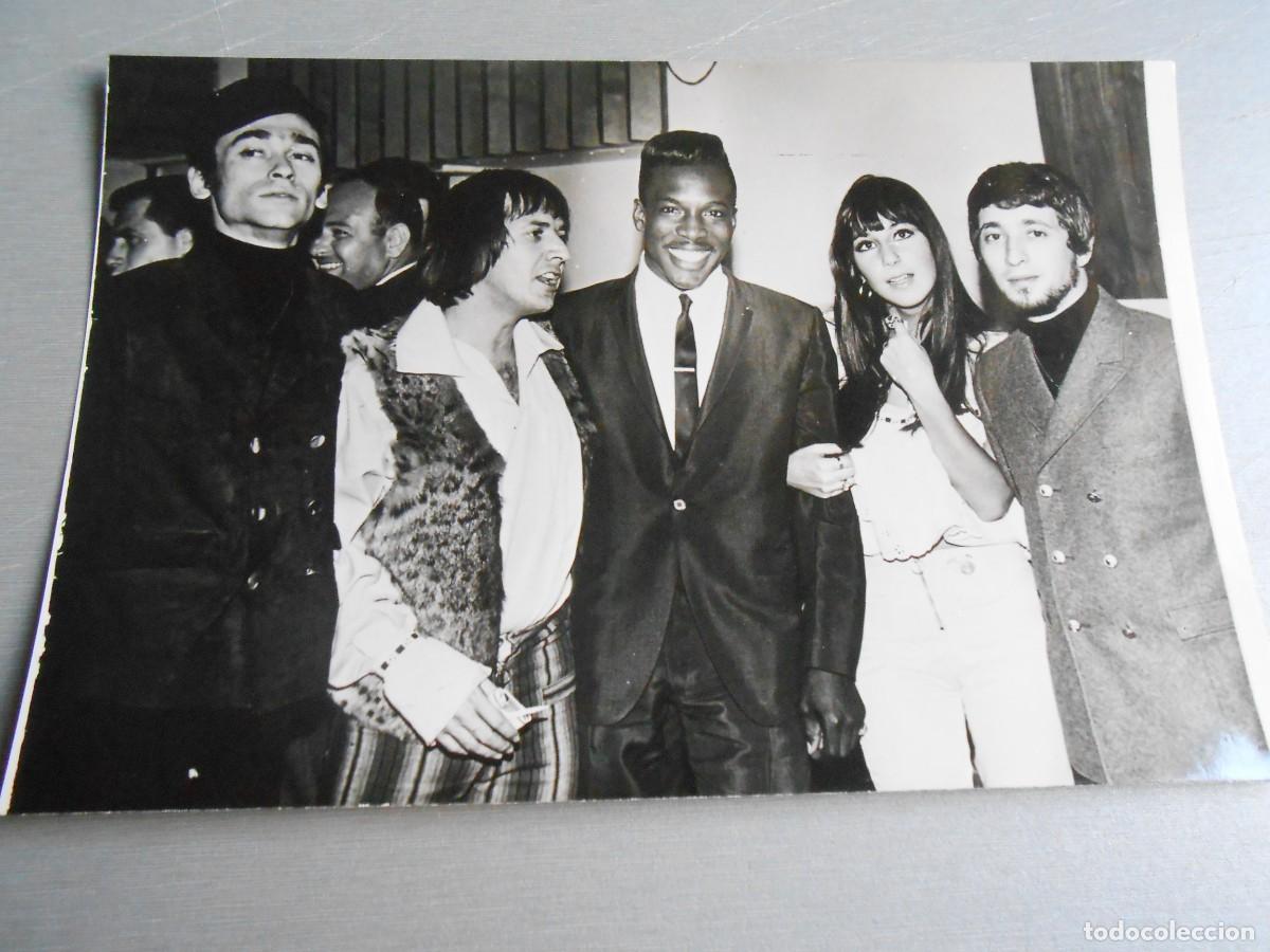 Fotos de Cantantes: Foto de - SONNY & CHER -, de 18 x 12 cm.