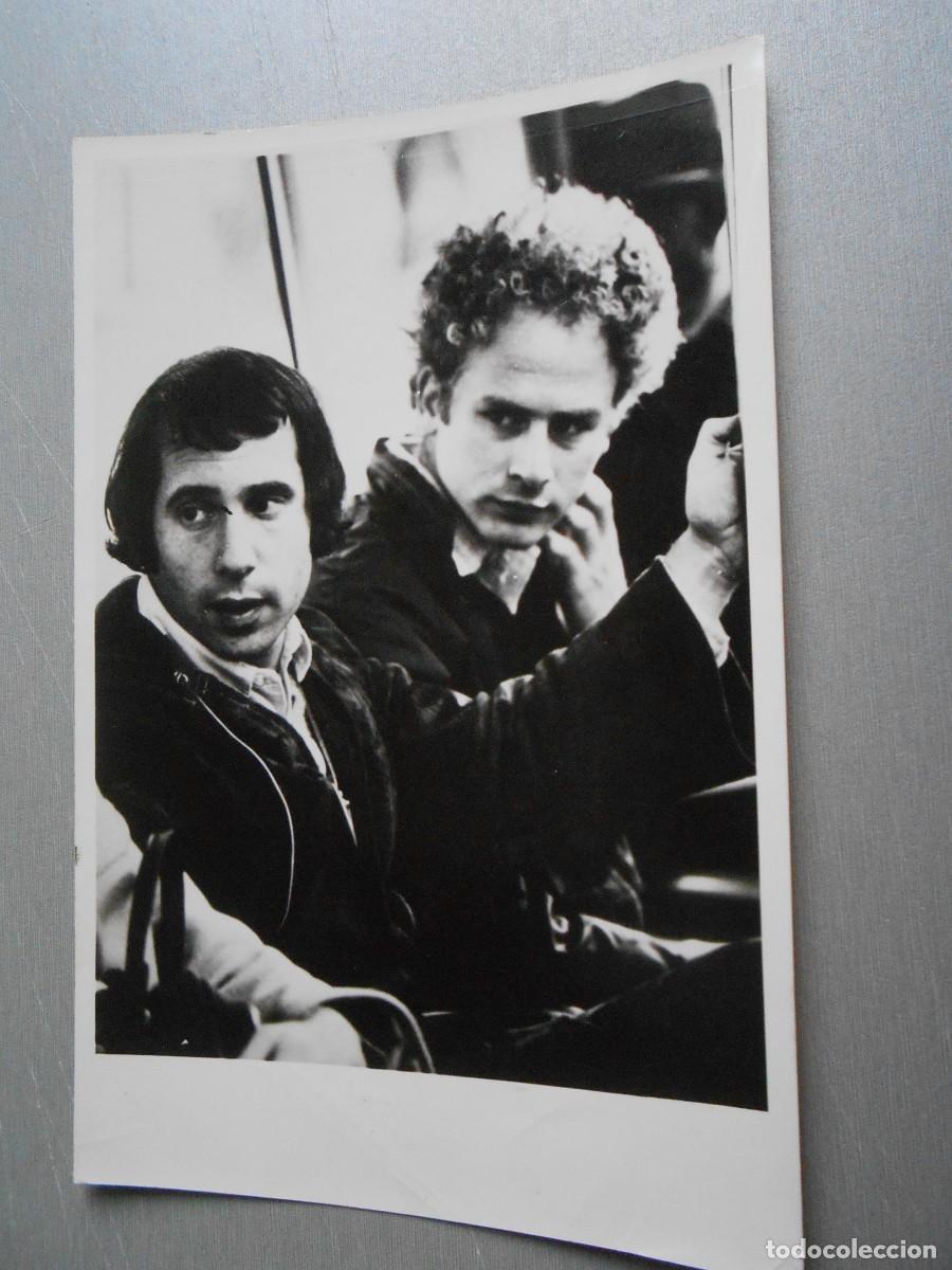 Fotos de Cantantes: Foto de - SIMON & GARFUNKEL -, de 12 x 18 cm.