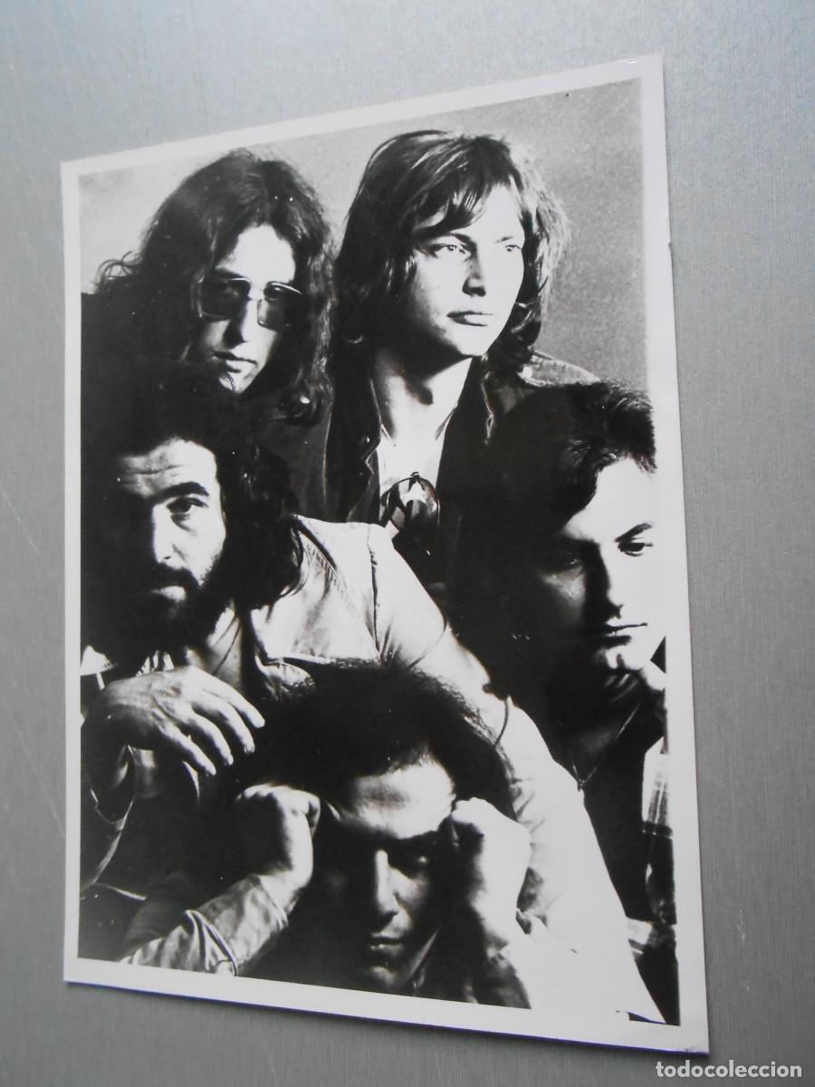 Fotos de Cantantes: Foto de - C L O C K I Artistas exclusivos de EKIPO -, de 13 x 18 cm.