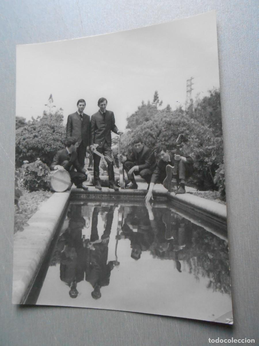 Fotos de Cantantes: Foto de - Les BLOUSONS NOIRES -, de 11 x 14 cm.