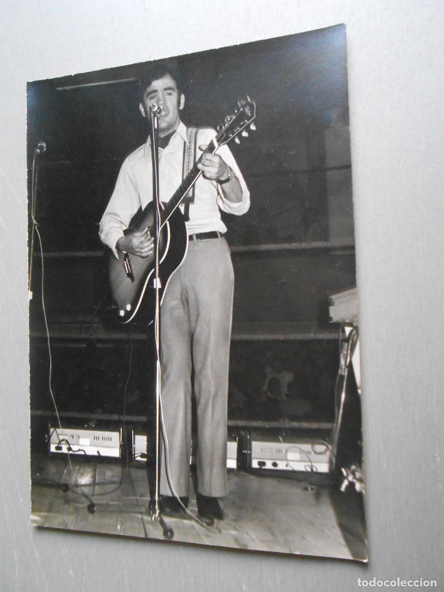 Fotos de Cantantes: Foto de - JORGE PANIAGUA -, de 12,5 x 17,5 cm.