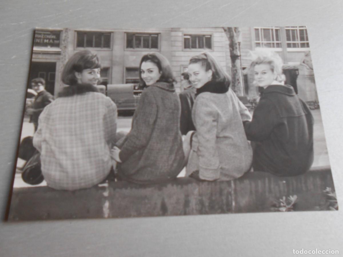 Fotos de Cantantes: Foto de - LAS CHIC -, de 18 x 12 cm.