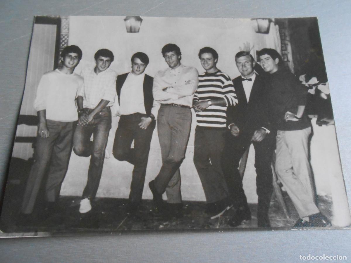 Fotos de Cantantes: Foto de - Tom JONES (con Alex y Los Findes) -, de 18 x 12 cm.