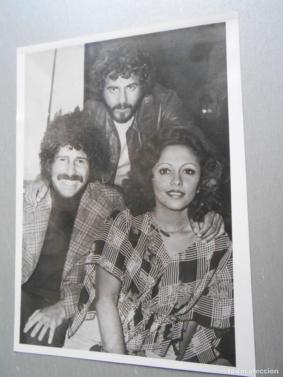 Fotos de Cantantes: Foto de - ANTONIO, CARLOS y JUCATI -, de 12 x 18 cm.