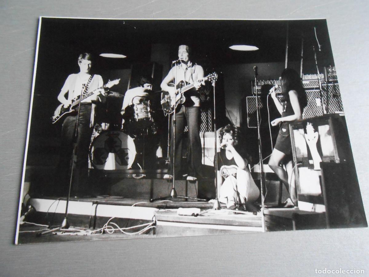 Fotos de Cantantes: Foto de - ARRIVAL -, de 18 x 12 cm.