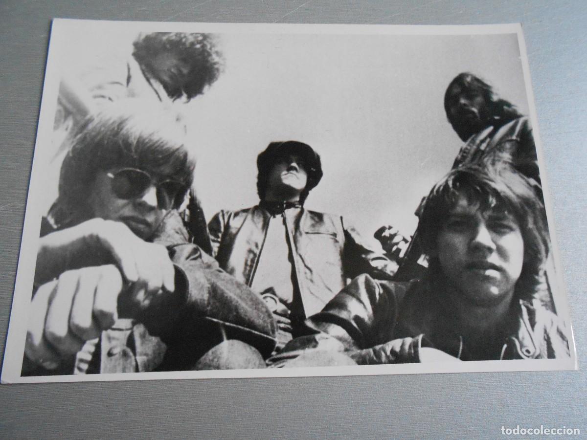 Fotos de Cantantes: Foto de - CROW (USA) -, de 18 x 12 cm.