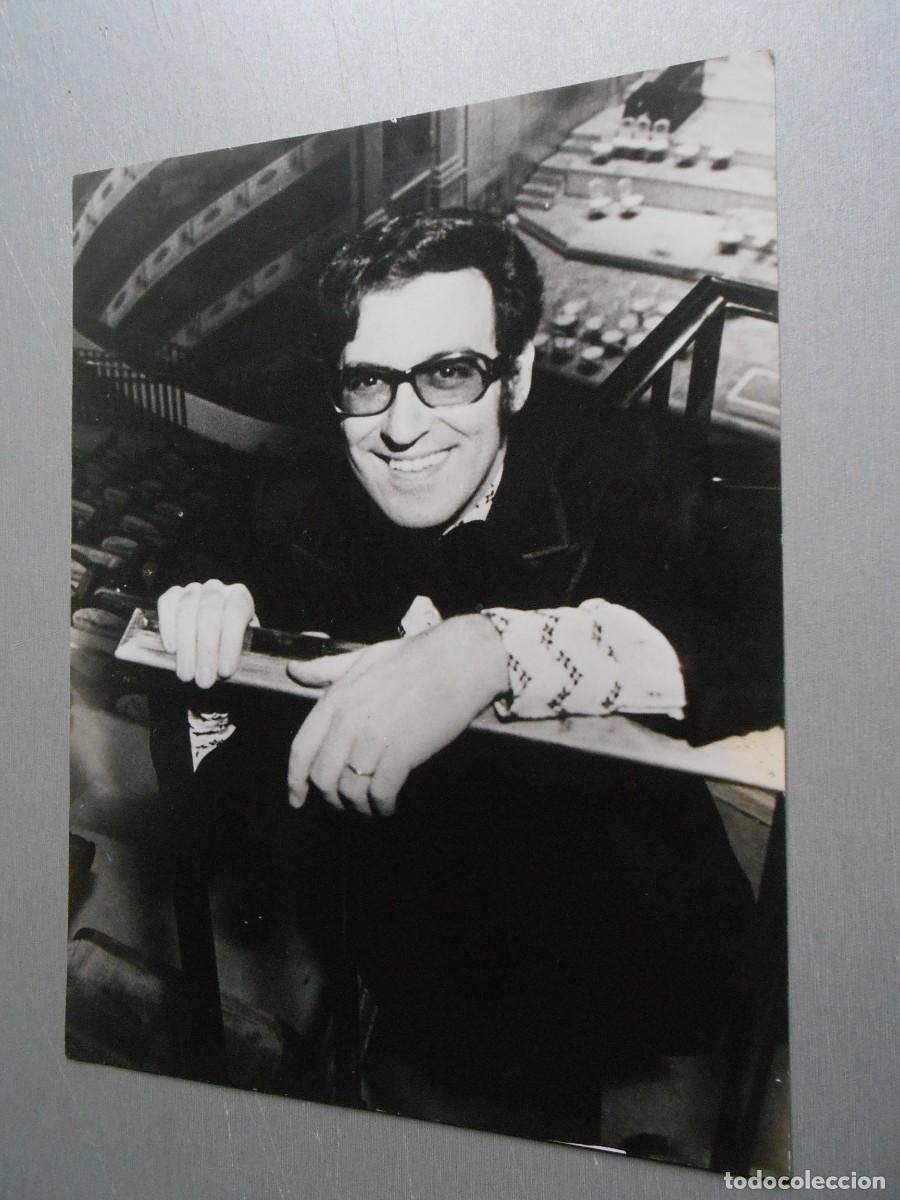 Fotos de Cantantes: Foto de - AUGUSTO ALGUER&Oacute; -, de 18 x 24 cm.