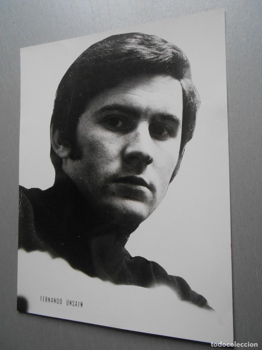 Fotos de Cantantes: Foto de - FERNANDO UNSAIN -, de 18 x 24 cm.