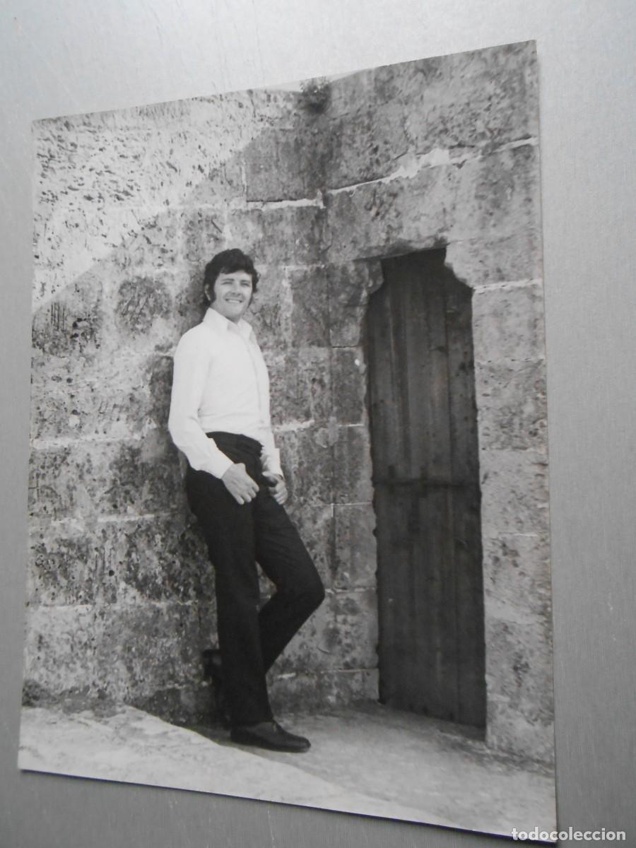 Fotos de Cantantes: Foto de - JOHNNY VALENTINO -, de 18 x 24 cm.
