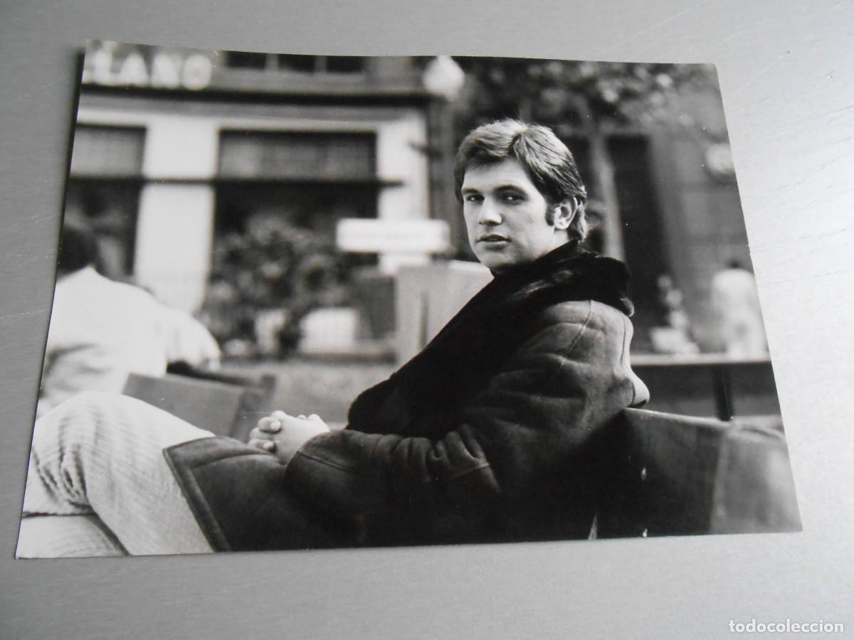 Fotos de Cantantes: Foto de - LEANDRO -, de 24 x 18 cm.