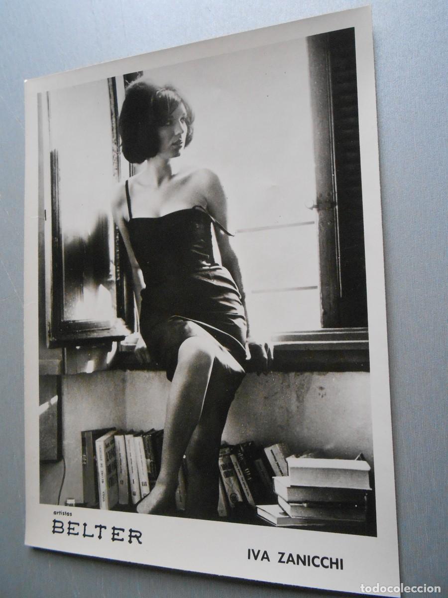 Fotos de Cantantes: Foto de - IVA ZANICCHI -, de 18 x 24 cm.