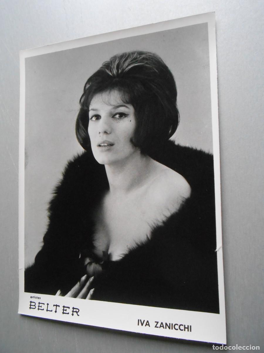 Fotos de Cantantes: Foto de - IVA ZANICCHI -, de 18 x 24 cm.