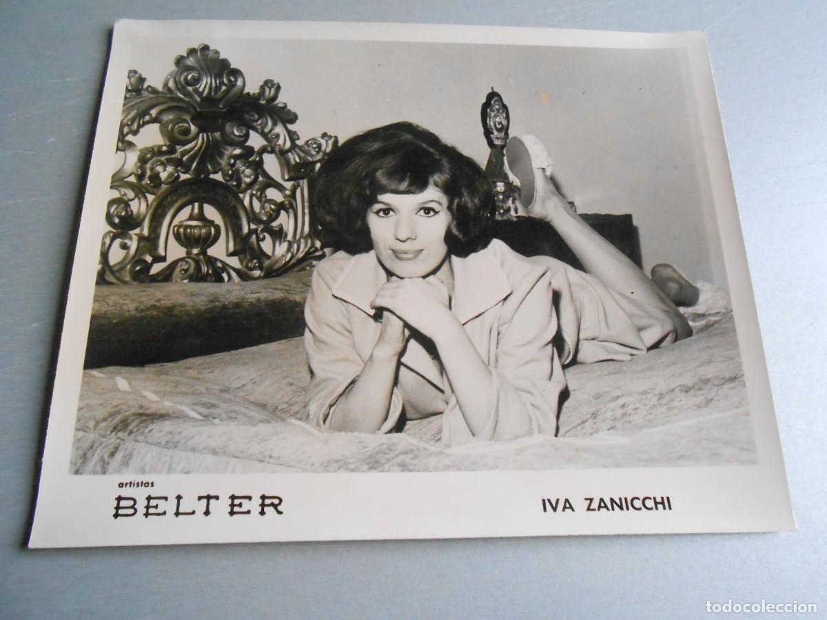Fotos de Cantantes: Foto de - IVA ZANICCHI -, de 24 x 18 cm.
