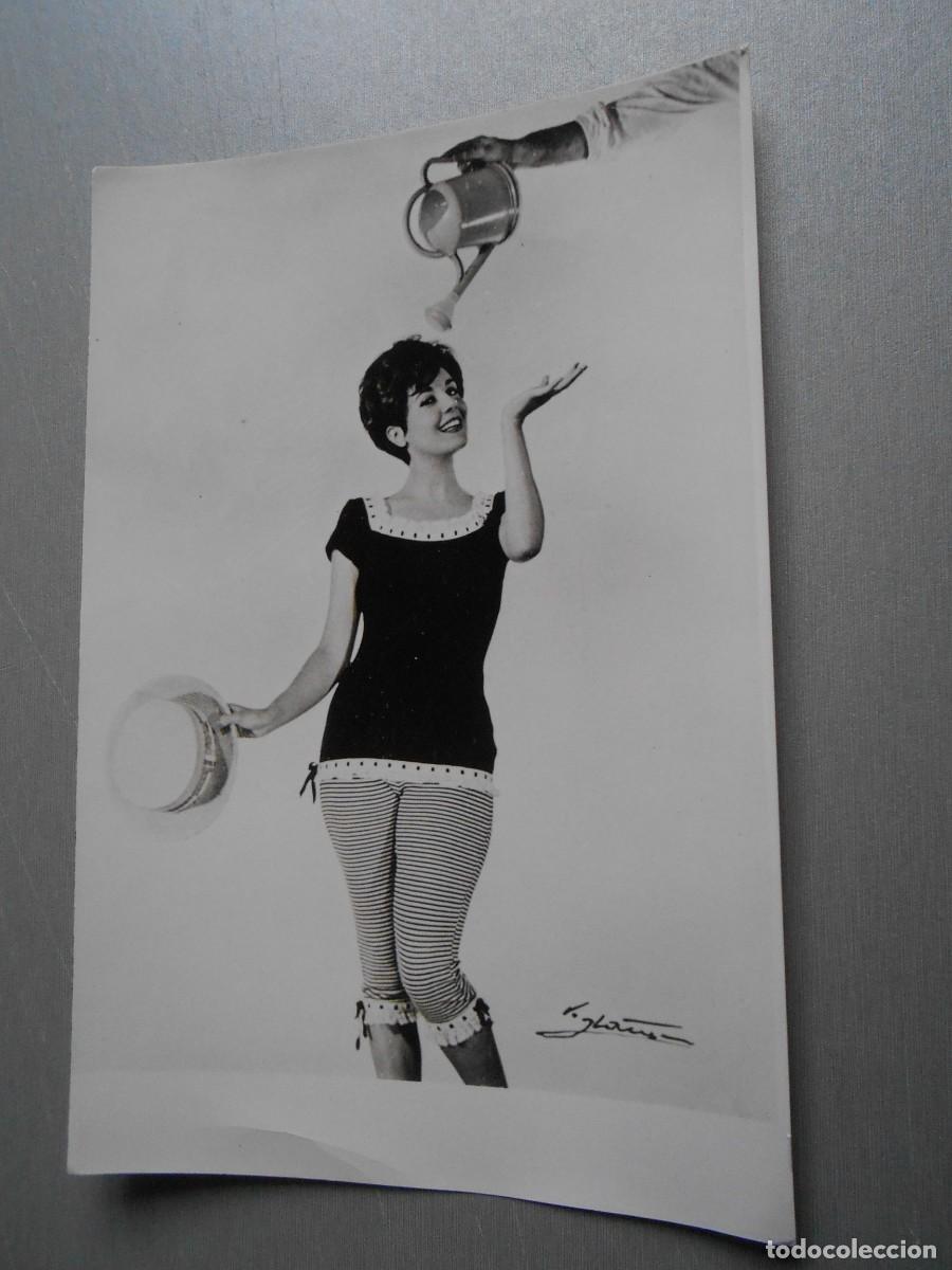 Fotos de Cantantes: Foto de - Conchita VELASCO -, de 12 x 18 cm.