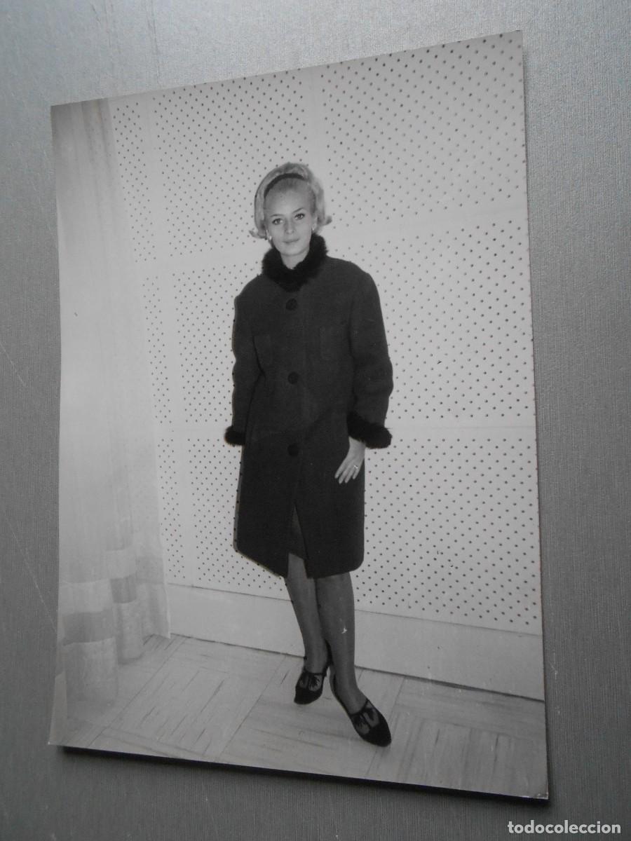 Fotos de Cantantes: Foto de - ANGELA -, de 13 x 18 cm.