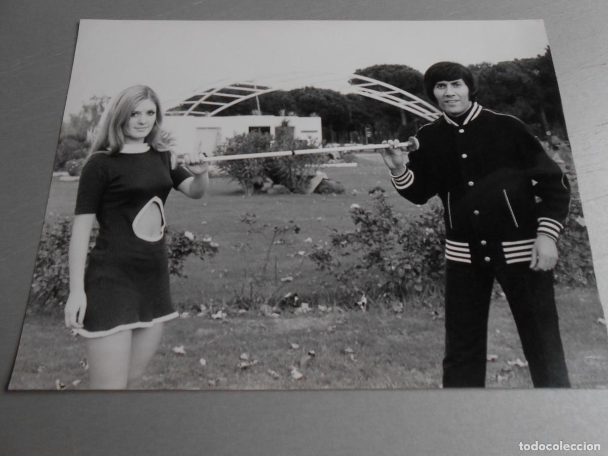 Fotos de Cantantes: FOTO de - GEORGIE DANN - de 24 x 18 cms.