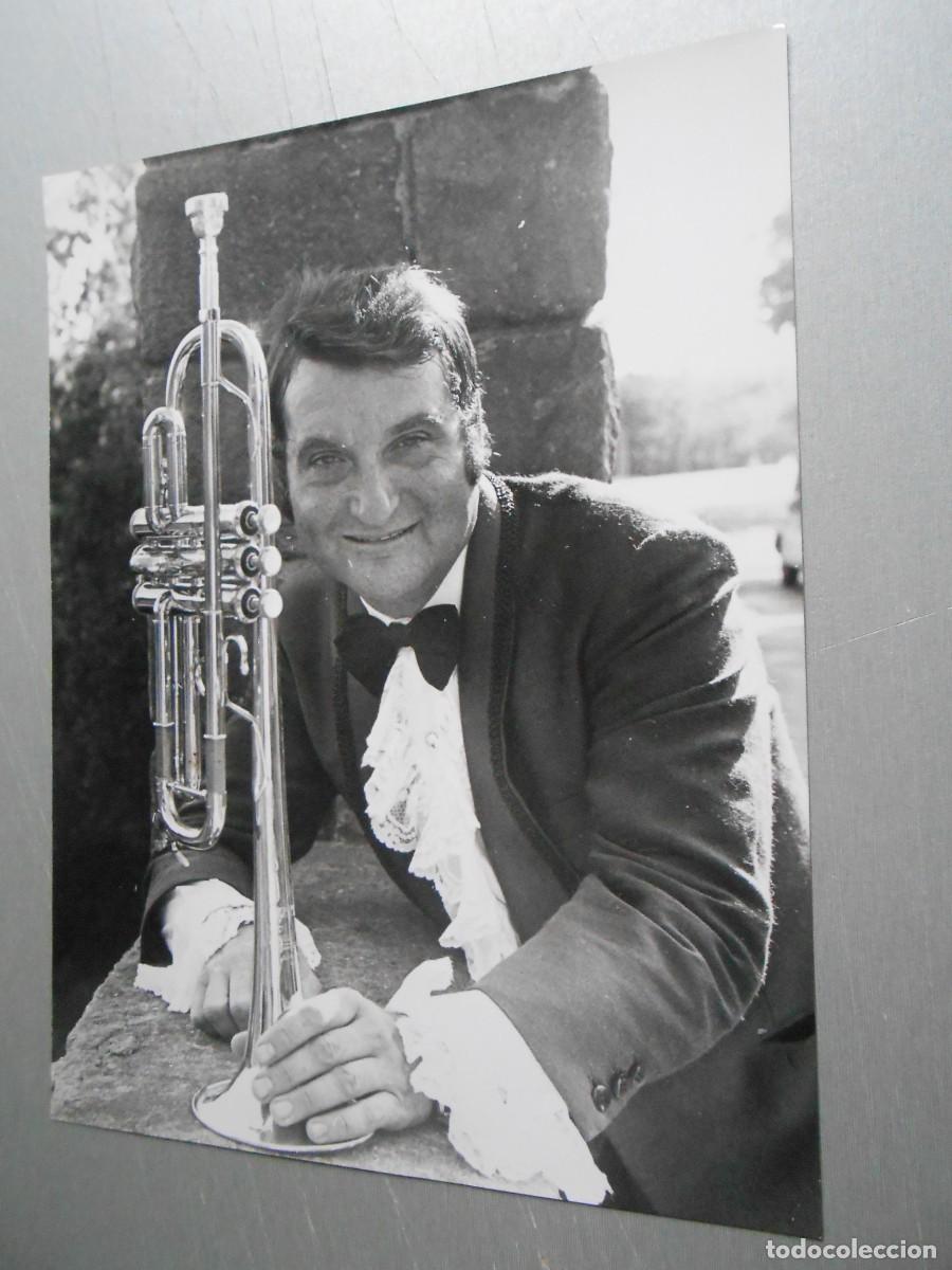 Fotos de Cantantes: FOTO de - RUDY VENTURA - de 18 x 24 cms.