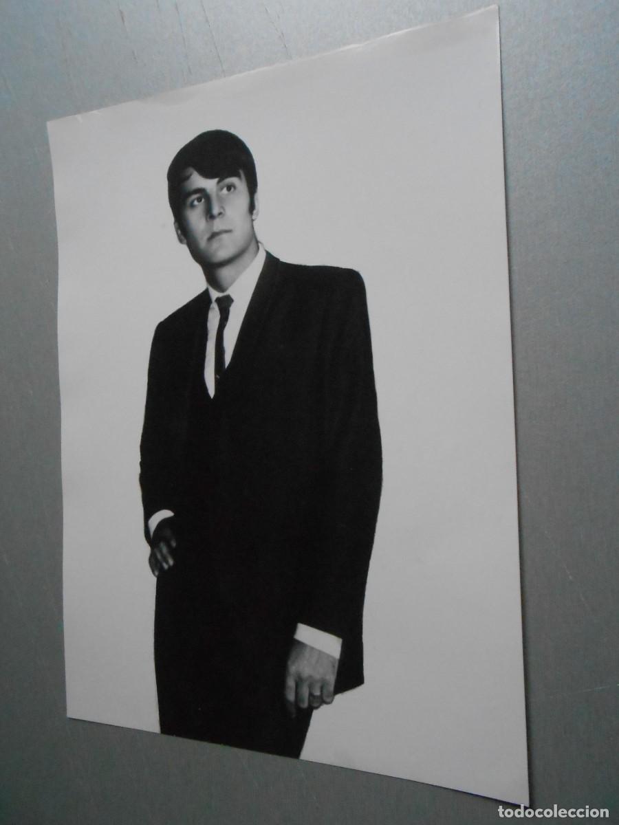 Fotos de Cantantes: FOTO de - TONY OBRADOR - de 18 x 24 cms.