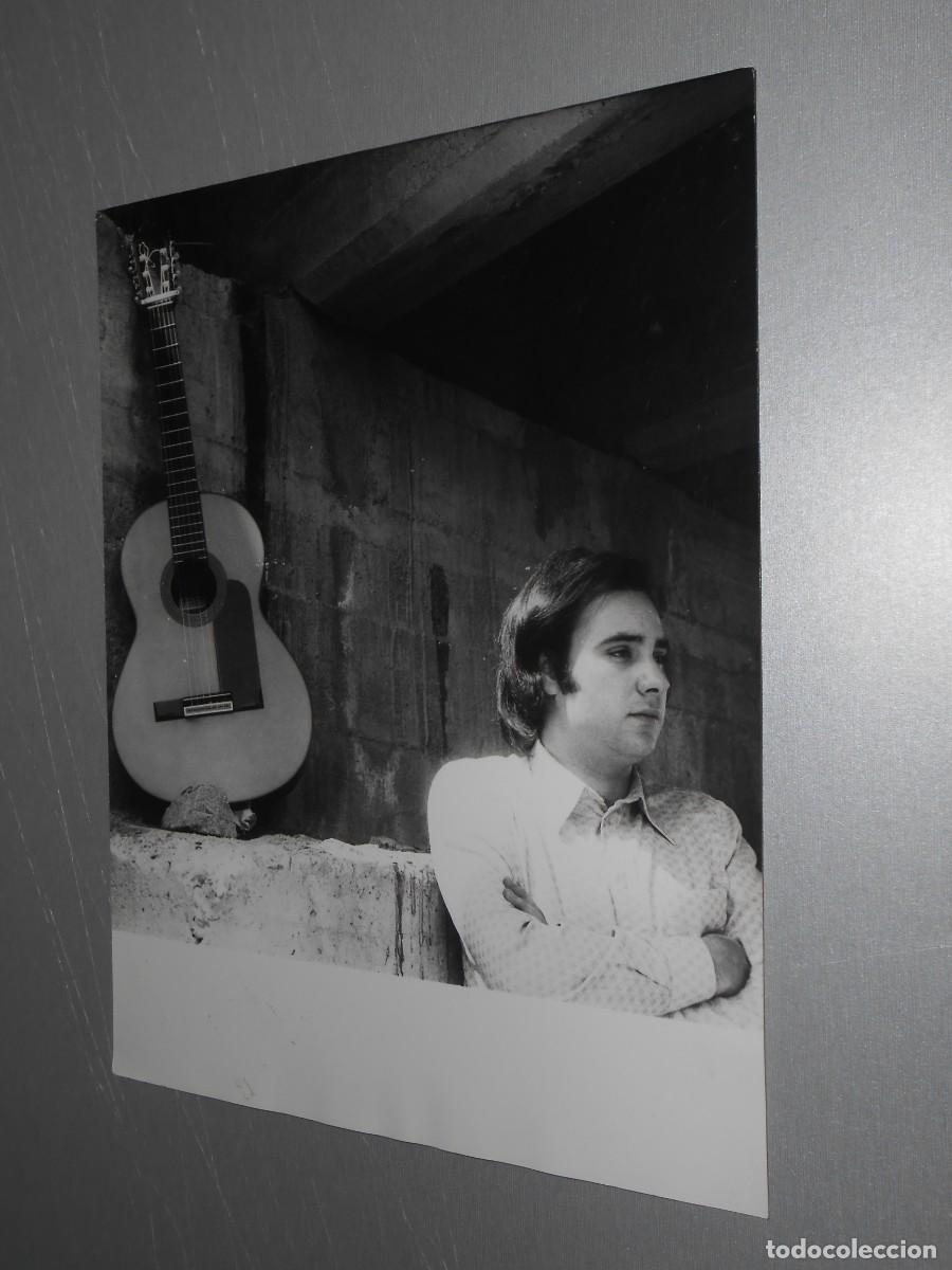 Fotos de Cantantes: FOTO de - EMILIO JOS&Eacute; - de 18 x 24 cms.