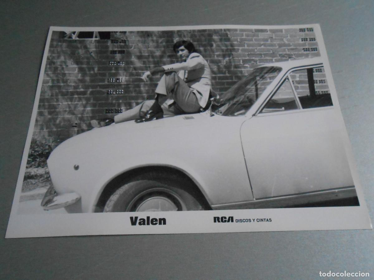 Fotos de Cantantes: FOTO de - VALEN - de 24 x 18 cms.