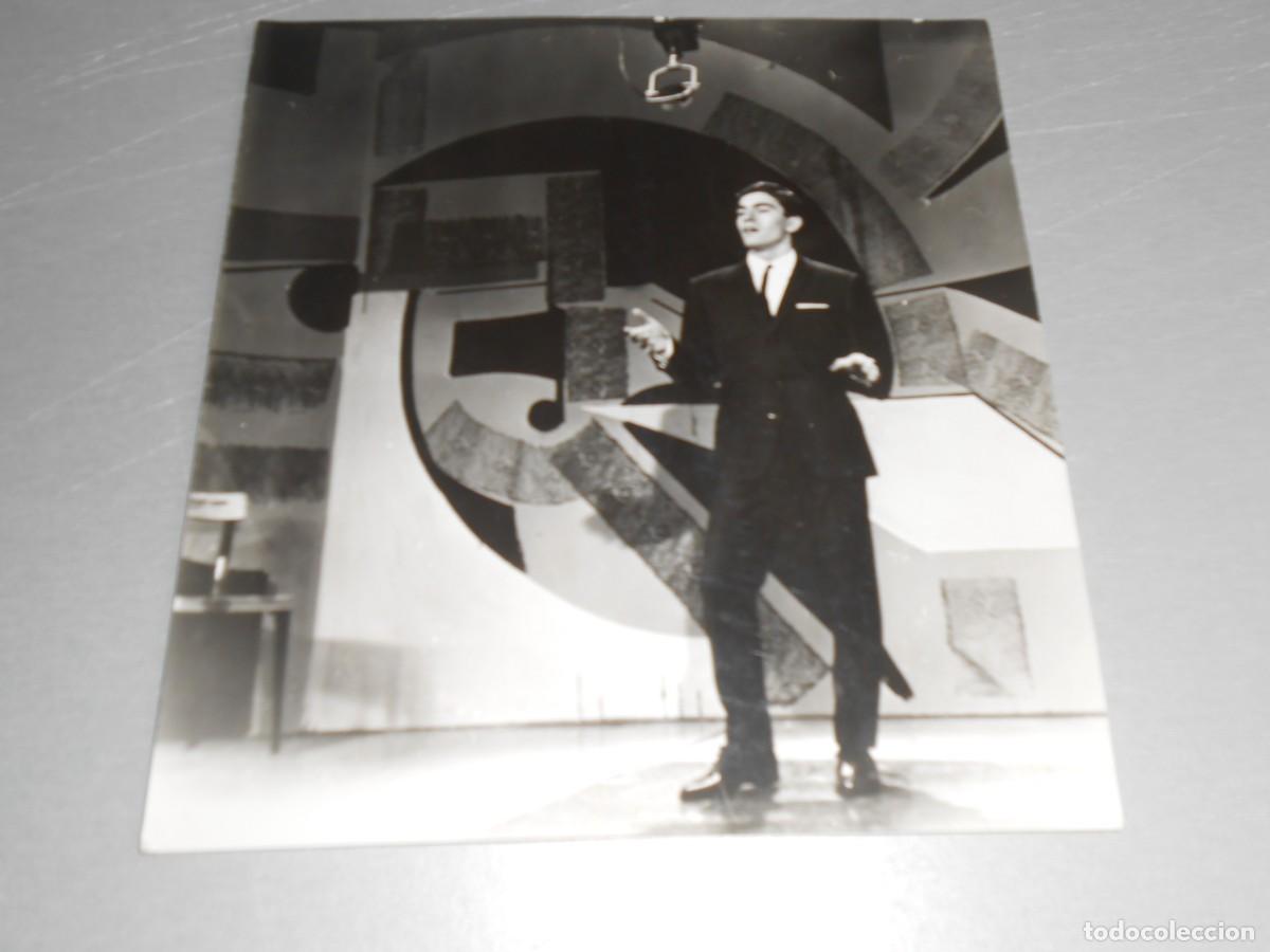 Fotos de Cantantes: FOTO de - ADOLFO VENTAS - de 16,5 x 17,5 cms.