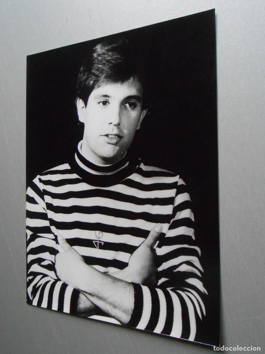 Fotos de Cantantes: FOTO de - LEANDRO - de 18 x 24 cms.