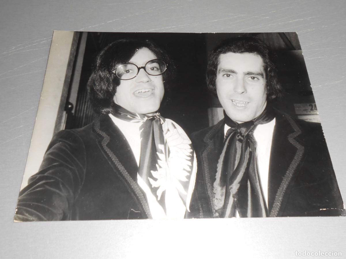 Fotos de Cantantes: FOTO de - JESS and JAMES - de 24 x 18 cms.