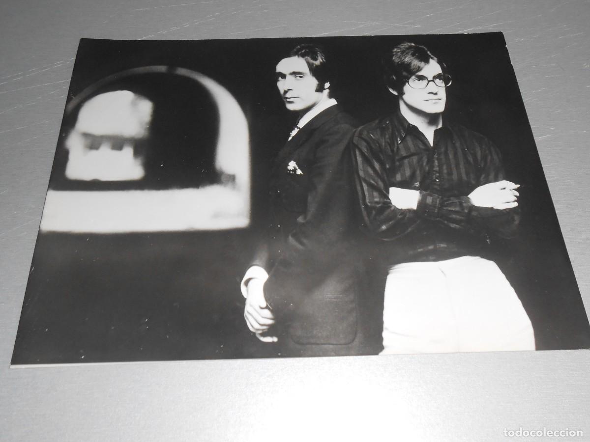 Fotos de Cantantes: FOTO de - JESS and JAMES - de 24 x 18 cms.