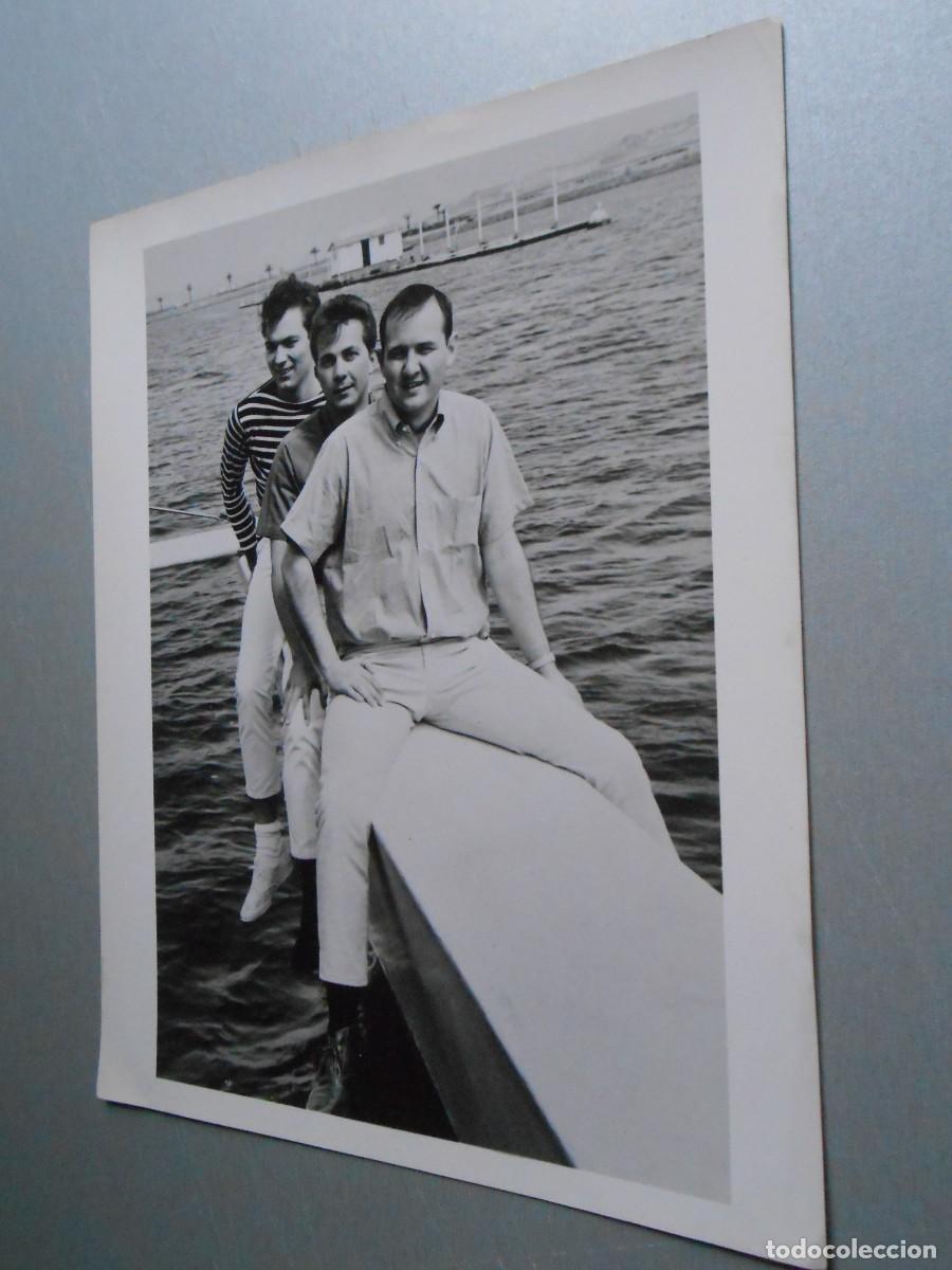 Fotos de Cantantes: FOTO de - The CRICKETS - de 18 x 24 cms.