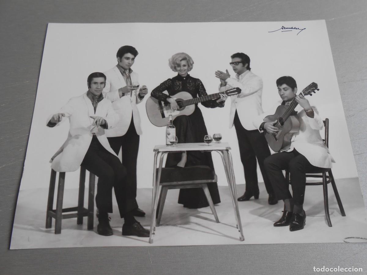 Fotos de Cantantes: FOTO de - MARIA DOLORES - de 24 x 18 cms.