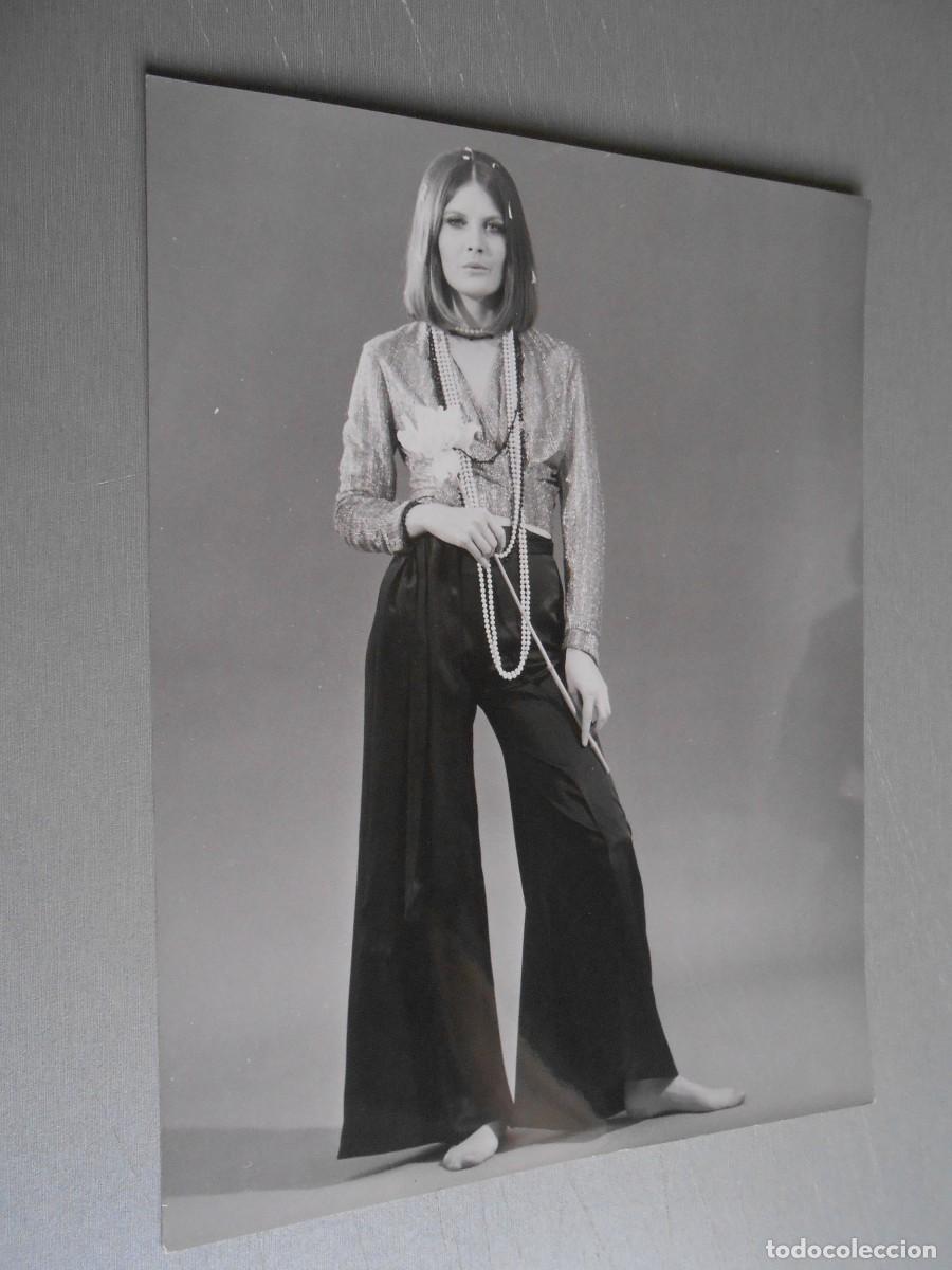 Fotos de Cantantes: FOTO de - SANDIE SHAW - de 18 x 24 cms.