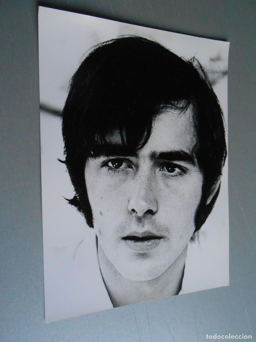 Fotos de Cantantes: FOTO de - JOAN MANUEL SERRAT - de 18 x 24 cms.