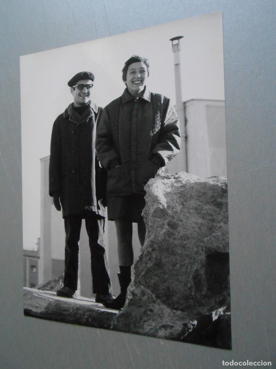 Fotos de Cantantes: FOTO de - GABRIEL SALINAS y VICTORIA TORRES - de 18 x 24 cms.