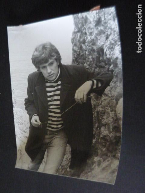 Fotos von Musikern: LEANDRO CANTANTE ANTIGUA FOTOGRAFIA ORIGINAL 18 X 24 CM