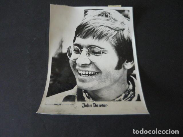 Photos de Chanteurs et Chanteuses: JOHN DENVER CANTANTE ANTIGUA FOTOGRAFIA ORIGINAL 18 X 13 CM