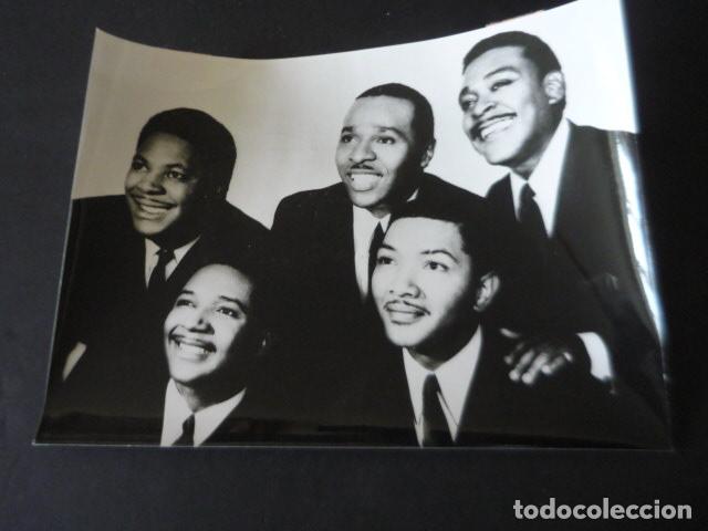 Photos of Singers: THE DELLS CONJUNTO MUSICAL ANTIGUA FOTOGRAFIA ORIGINAL 18 X 24 CM