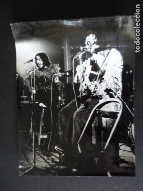Photos of Singers: PAUL RIBA CANTANTE CON EL GRUPO OM ANTIGUA FOTOGRAFIA ORIGINAL 18 X 24 CM