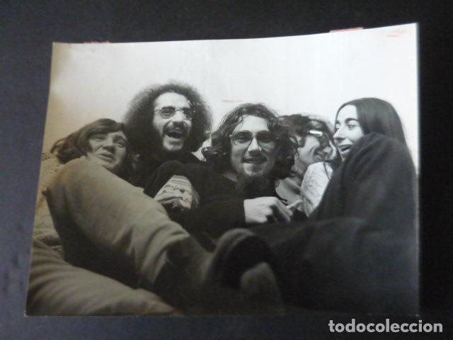 Photos of Singers: PAUL RIBA CANTANTE CON EL CONJUNTO MUSICA DISPERSA ANTIGUA FOTOGRAFIA ORIGINAL 18 X 24 CM