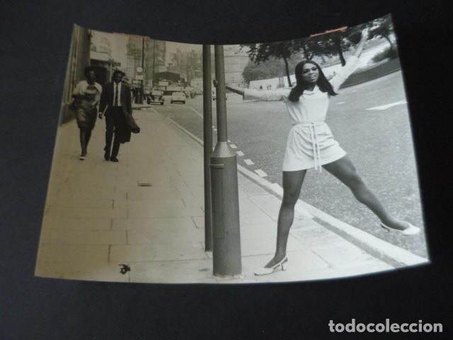 Fotos de Cantores: LOLA FALANA CANTANTE Y ACTRIZ ANTIGUA FOTOGRAFIA ORIGINAL 16,5 X 21,5 CM