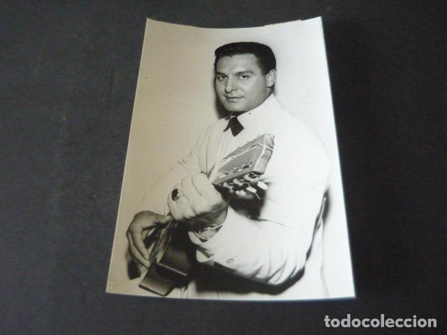 Photos de Chanteurs et Chanteuses: JIMMY MAKKULIS CANTANTE ANTIGUA FOTOGRAFIA ORIGINAL 12 X 18 CM