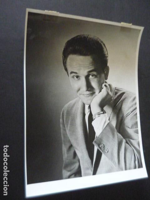 Fotos de Cantantes: ROGER MILLER CANTANTE ANTIGUA FOTOGRAFIA ORIGINAL 24 X 18 CM