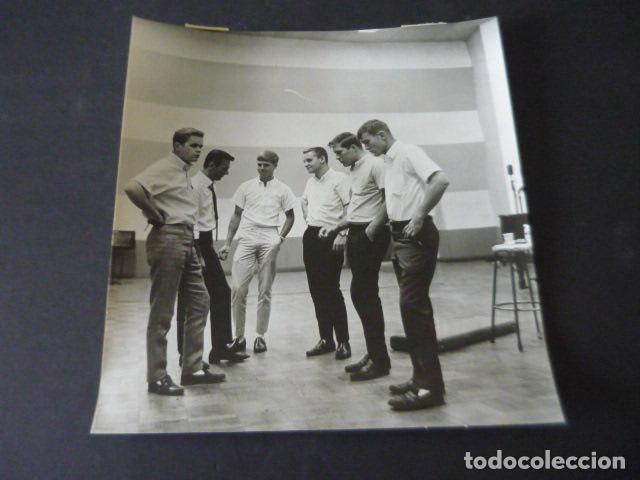 Photos of Singers: THE ASTRONAUTS CONJUNTO MUSICAL ANTIGUA FOTOGRAFIA ORIGINAL 18 X 18 CM
