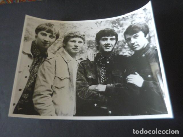 Photos of Singers: LOS SEARCHERS CONJUNTO MUSICAL ANTIGUA FOTOGRAFIA ORIGINAL 24 X 18 CM