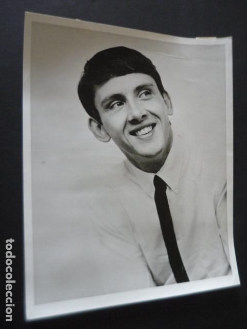 Photos of Singers: THE SEARCHERS CONJUNTO MUSICAL ANTIGUA FOTOGRAFIA ORIGINAL 20 X 26 CM