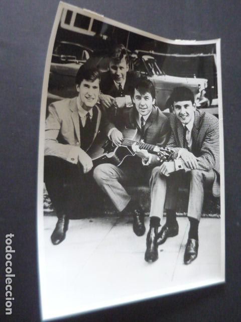 Fotos de Cantantes: THE SEARCHERS CONJUNTO MUSICAL ANTIGUA FOTOGRAFIA ORIGINAL 18 X 24 CM