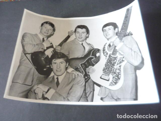 Photos of Singers: THE SEARCHERS CONJUNTO MUSICAL ANTIGUA FOTOGRAFIA ORIGINAL 18 X 24 CM