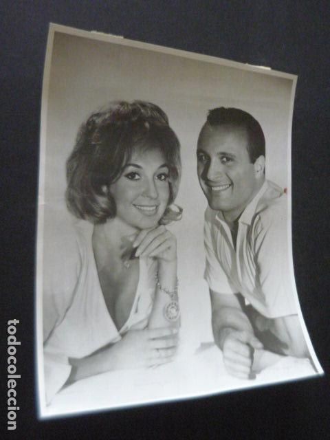 Fotos de Cantantes: APRIL STEVENS AND NINO TEMPO CONJUNTO MUSICAL ANTIGUA FOTOGRAFIA ORIGINAL 18 X 21.5 CM