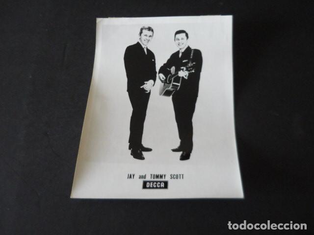 Photos of Singers: JAY Y TOMMY SCOTT CONJUNTO MUSICAL ANTIGUA FOTOGRAFIA ORIGINAL 18 X 12 CM