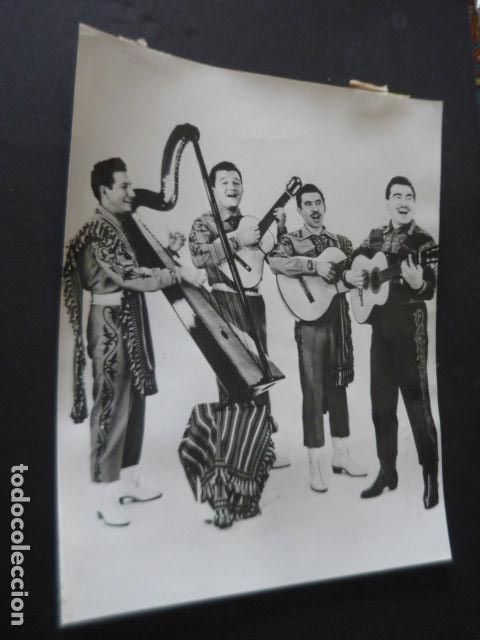 Photos of Singers: ALBERTO DE PARANA Y LOS PARAGUAYOS CONJUNTO MUSICAL ANTIGUA FOTOGRAFIA ORIGINAL 20.5 X 25.5 CM